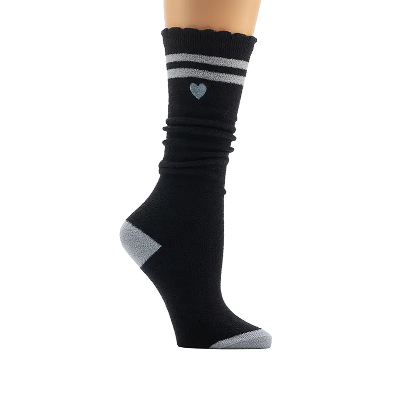 Ladies'Varsity Stripe พร้อมถุงเท้าบ้านแสนสบายปักลายหัวใจ